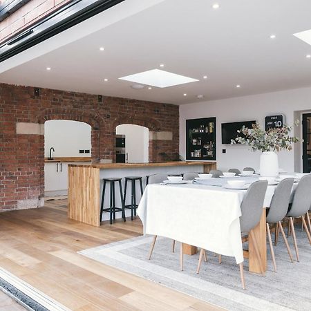 House With A Cinema And Games Room, Sleeps 17 Shrewsbury Extérieur photo