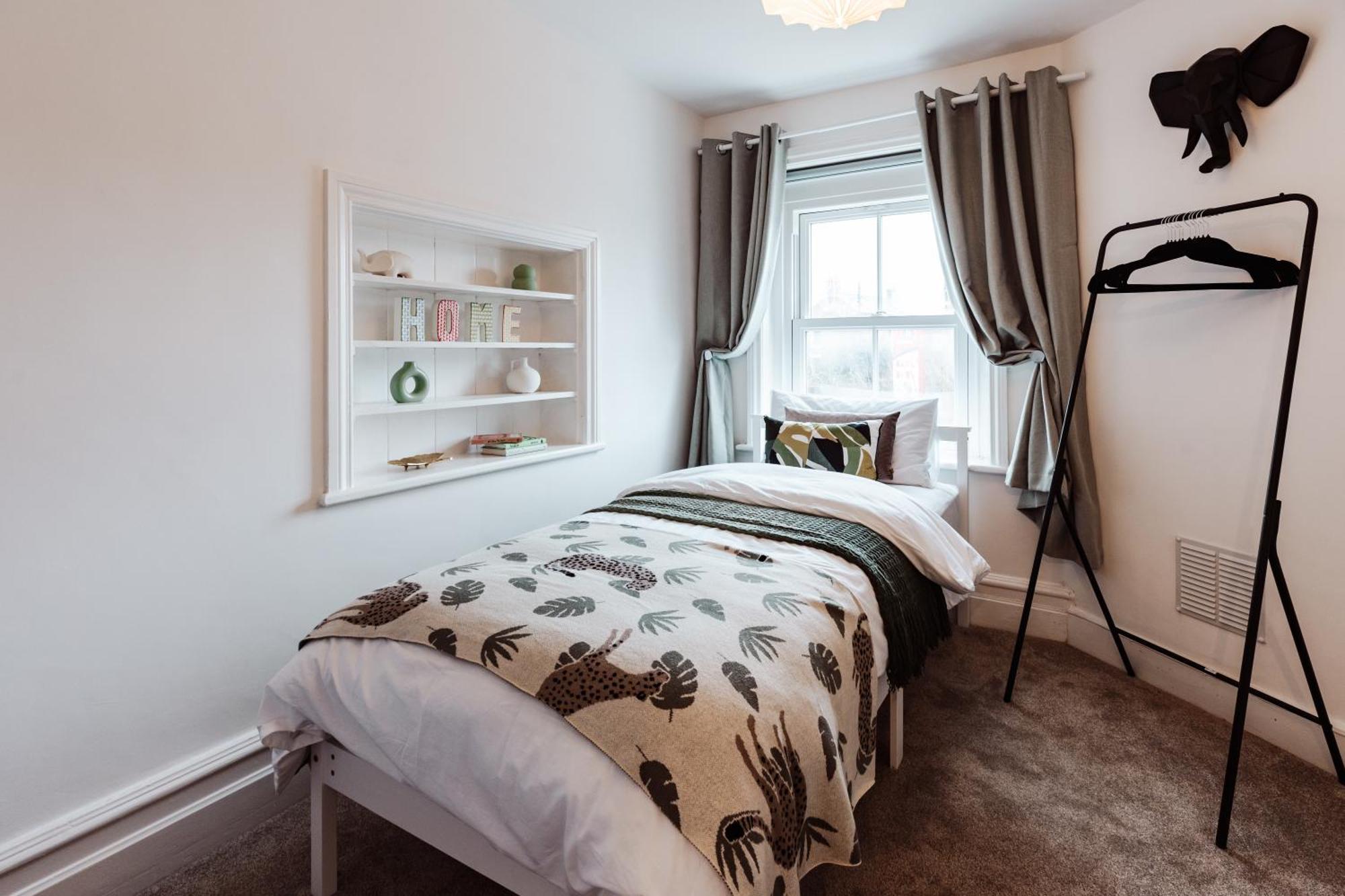 House With A Cinema And Games Room, Sleeps 17 Shrewsbury Extérieur photo