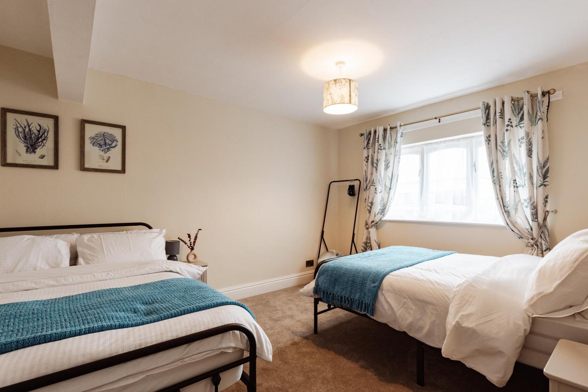 House With A Cinema And Games Room, Sleeps 17 Shrewsbury Extérieur photo