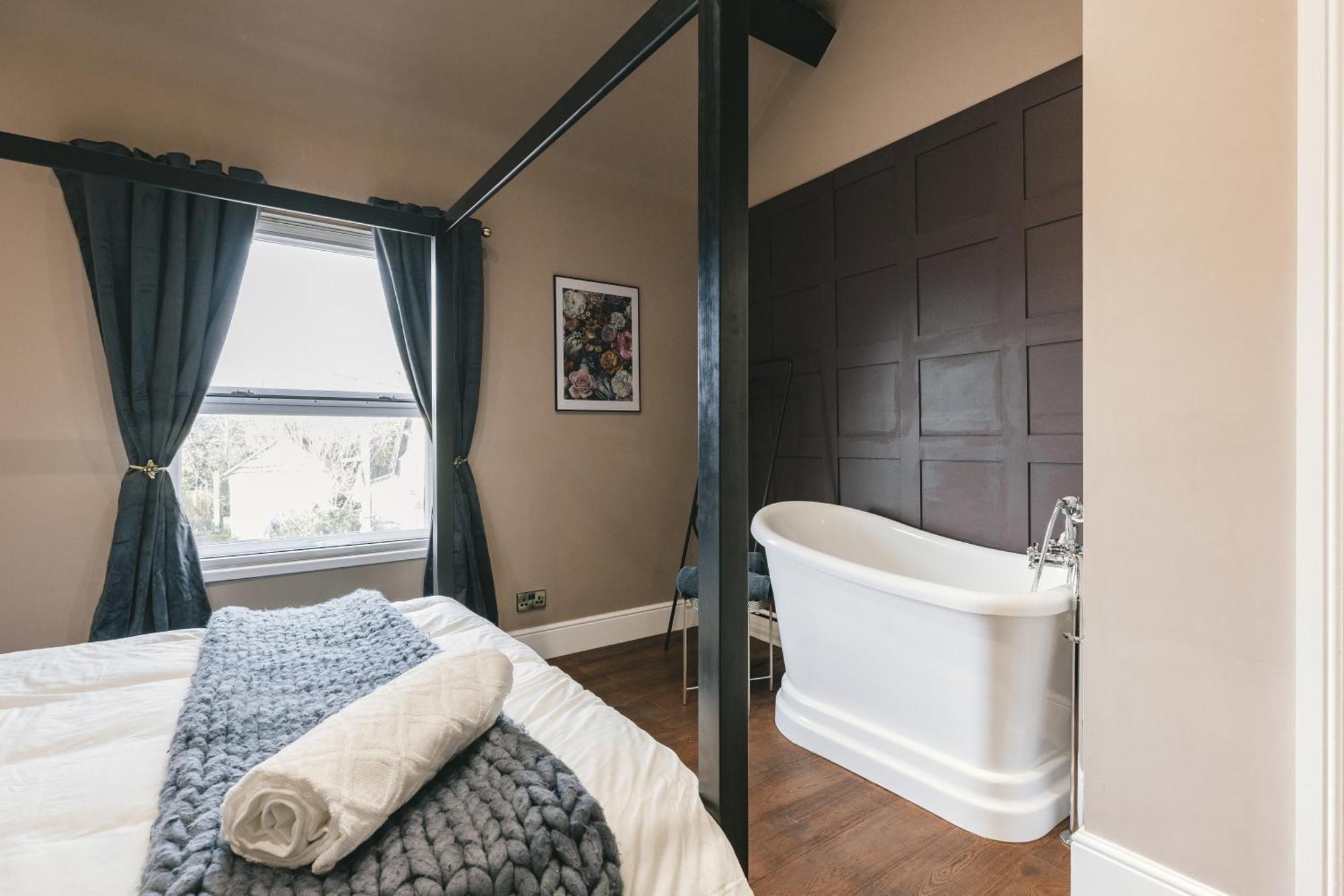 House With A Cinema And Games Room, Sleeps 17 Shrewsbury Extérieur photo